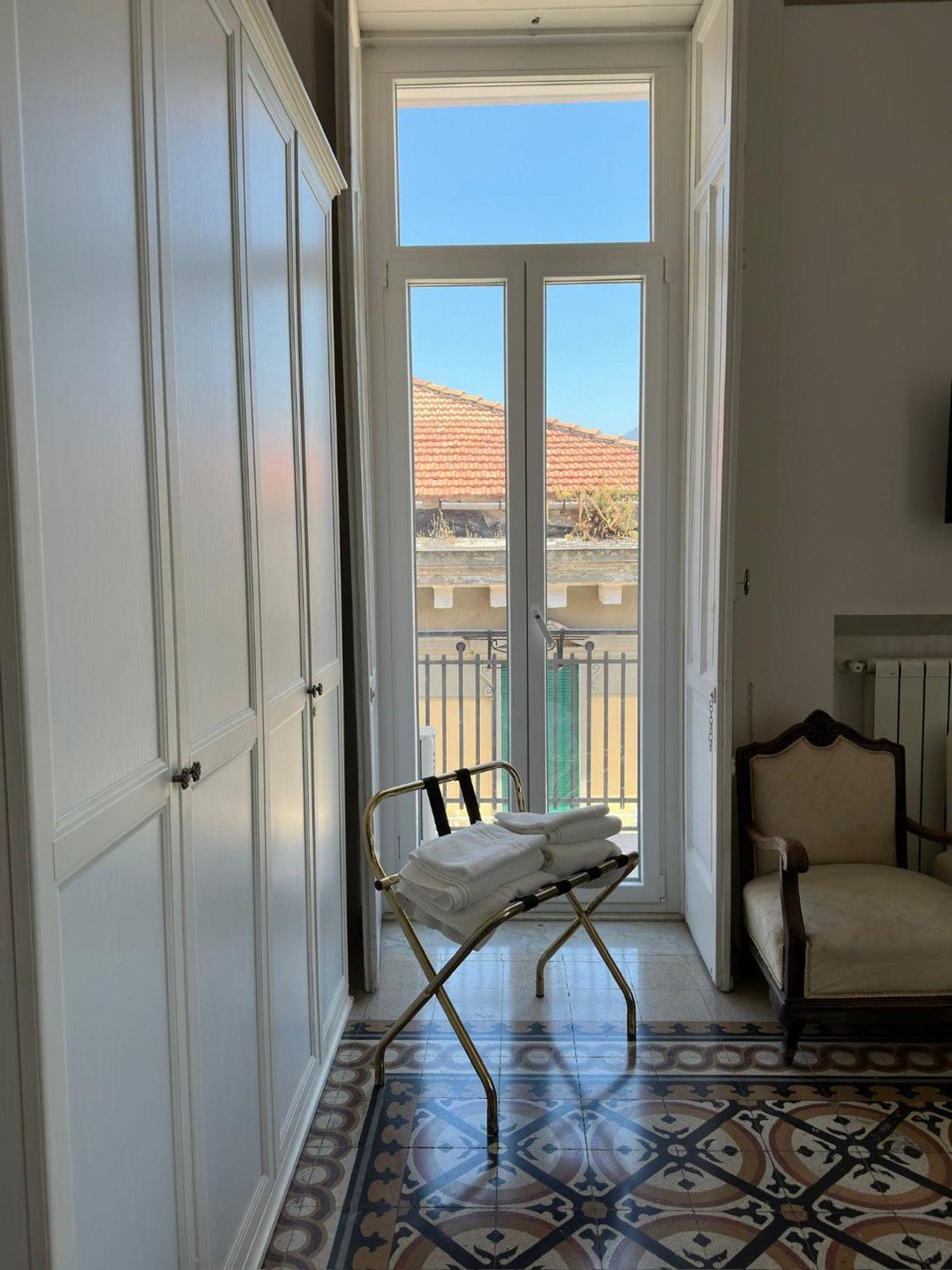 L'Una Di Notte Salerno Exterior foto