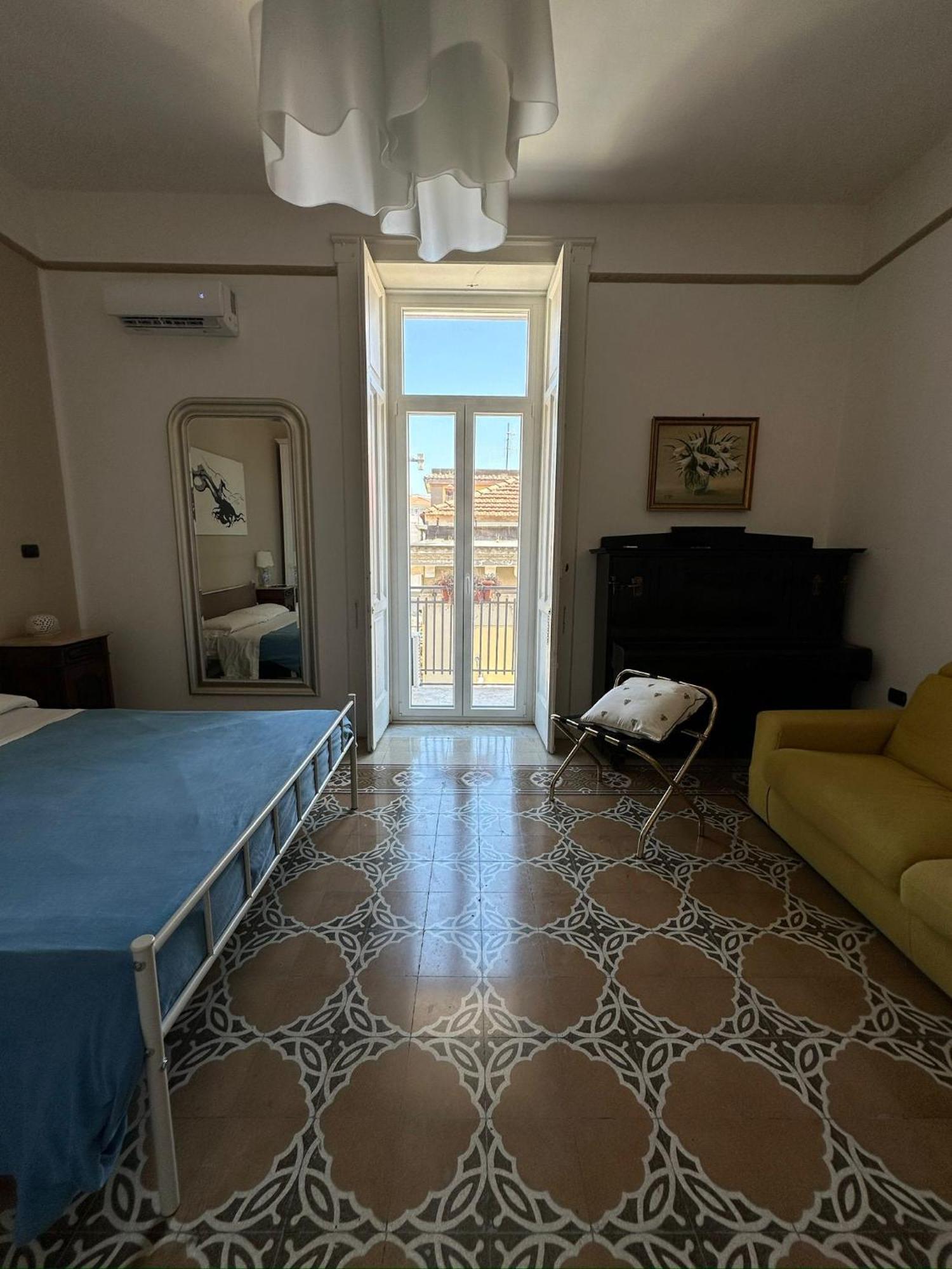 L'Una Di Notte Salerno Exterior foto